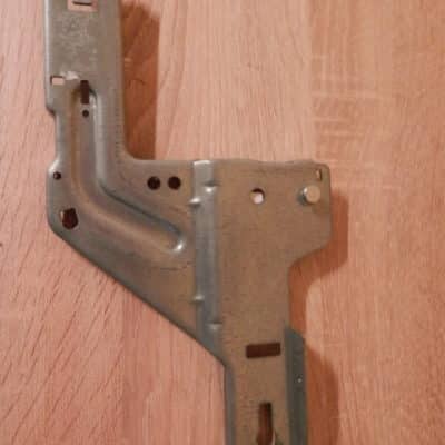 Csuklólemez, jobb oldali zsanér