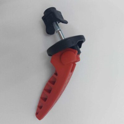 Fűnyíró tolókar rögzítőcsavar (középső)