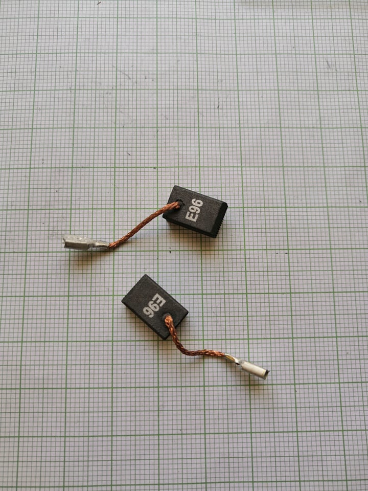 Bosch fúrógéphez szénkefe pár